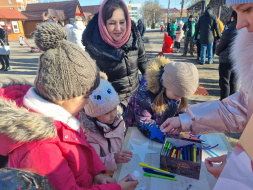 В микрорайоне Красная Поляна поздравили Защитников Отечества