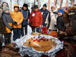 Депутаты стали участниками школьного масленичного фестиваля