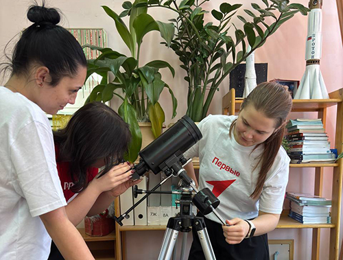 Школьники из Лобни выиграли профессиональный телескоп на региональном конкурсе «Первые в космосе»