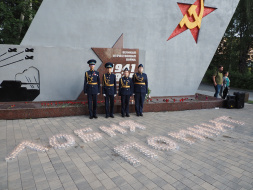 Депутаты городского Совета вместе с лобненцами зажгли свечи памяти