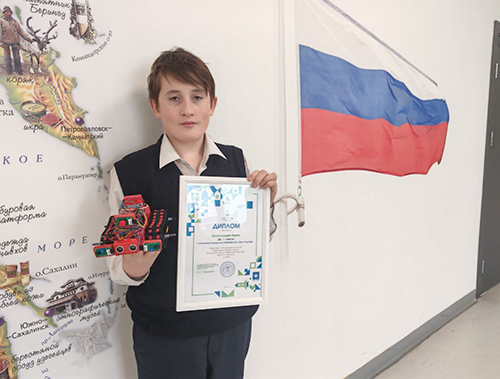 Школьник из Лобни одержал победу в областном конкурсе по робототехнике