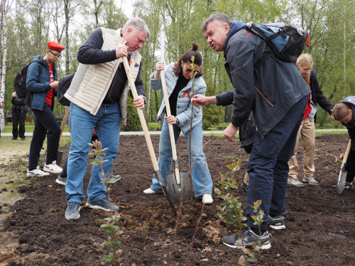 Депутаты приняли активное участие в акции  "Сад Памяти"