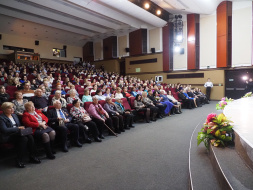 Лобненских женщин  поздравили в ДК "Чайка"