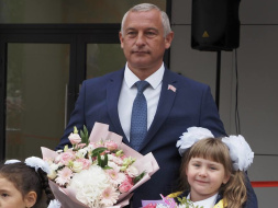 Председатель Совета депутатов поздравил учащихся с 1 сентября