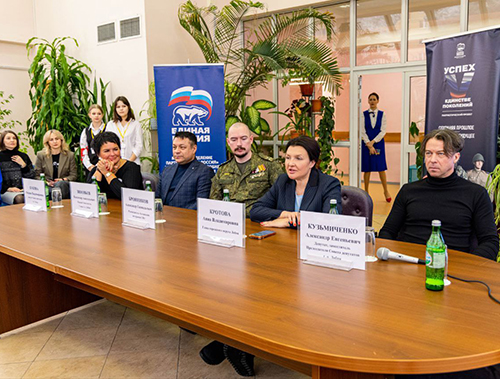 Лобненские старшеклассники и педагоги встретились с участником программы «Герои Подмосковья»