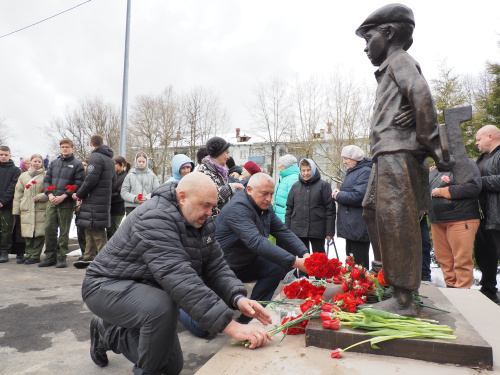 Депутаты почтили память погибших в фашистских застенках