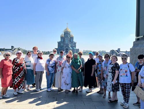 Лобненские долголеты посетили парк «Патриот»
