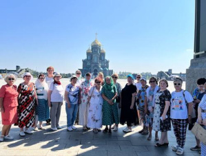 Лобненские долголеты посетили парк «Патриот»