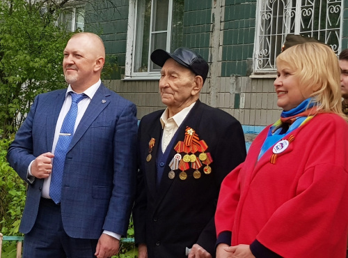 В Лобне прошла акция «Парад у дома ветерана» 