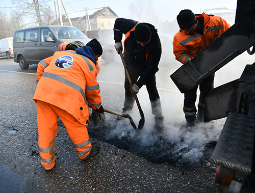 На дорогах Лобни проводят генеральную уборку