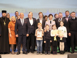 Депутаты поздравили сотрудников ОМВД с профессиональным праздником