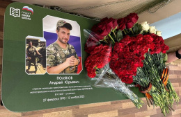 В школе №4 установлена «Парта Героя»