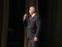 Председатель Совета депутатов поздравил учителей с профессиональным праздником 