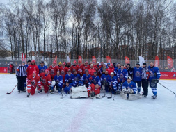 Лобненские депутаты сразились с легендами российского хоккея 