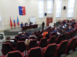 Двенадцать вопросов вошли в повестку дня  заседания городского Совета депутатов.