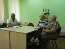 Депутаты городского Совета ведут прием населения