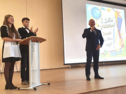 С Днем учителя поздравил коллектив СОШ №6 А.С.Кузнецов