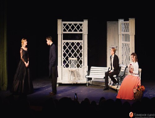 Лобненский театр «Камерная сцена» представил спектакль «Отцы и дети» на фестивале в Тамбове