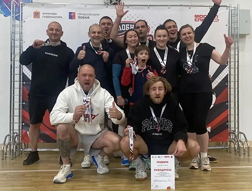 Родительская команда школы №4 победила в Единой школьной лиге по волейболу