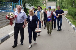 Депутаты поздравили сотрудников ЛЦГБ с Днем медицинского работника