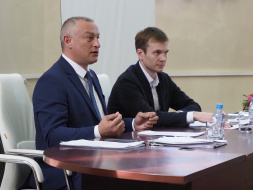 В повестку дня очередного заседания городского Совета депутатов  25 апреля вошло пятнадцать   вопросов.