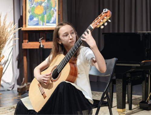 Ученица Лобненской детской школы искусств победила в межзональном конкурсе гитаристов