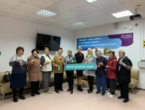 Сотрудники лобненской Госавтоинспекции провели мастер-класс для клуба «Активное долголетие»