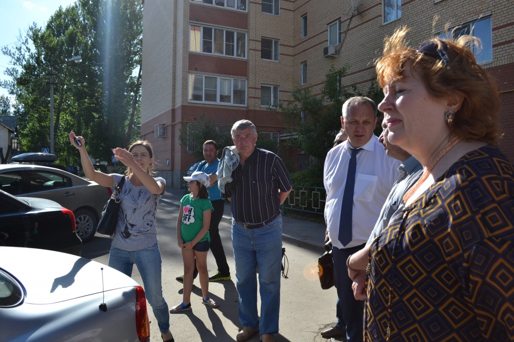 Осмотреть ход работ в сфере благоустройства на прошлой неделе приехал заместитель министра ЖКХ Московской области Алексей Беловодов