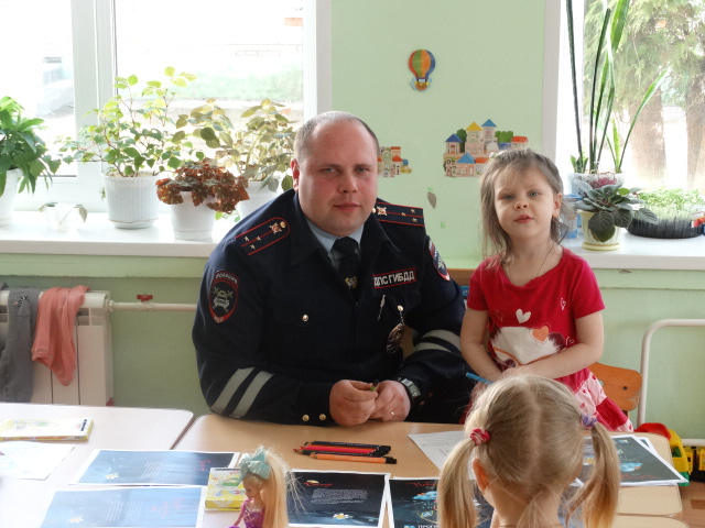 Сотрудники лобненского ОГИБДД встретились с маленькими пешеходами