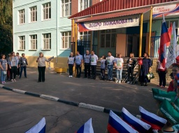 Первой площадкой акции "Наш лес" стала площадка у школы №5 Первой площадкой акции "Наш лес" стала площадка у школы №5