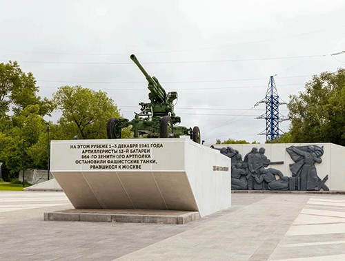 «Мемориал уверенно стоит на своём месте»: глава Лобни опровергла слухи о разрушении памятника