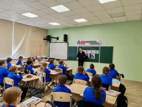 Сотрудники Госавтоинспекции городского округа Лобня провели профилактическую беседу со школьниками в рамках мероприятия «Внимание—дети!» Сотрудники Госавтоинспекции городского округа Лобня провели профилактическую беседу со школьниками в рамках мероприятия «Внимание—дети!»