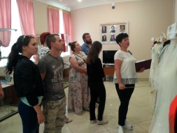 Для будущих молодоженов провели экскурсию в ЗАГС